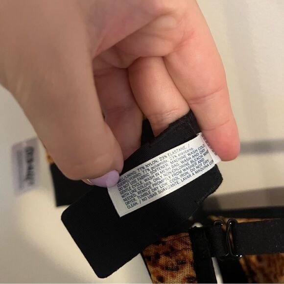 Old Navy | Mesh V-Neck Bralette Top - Picture 13 of 13